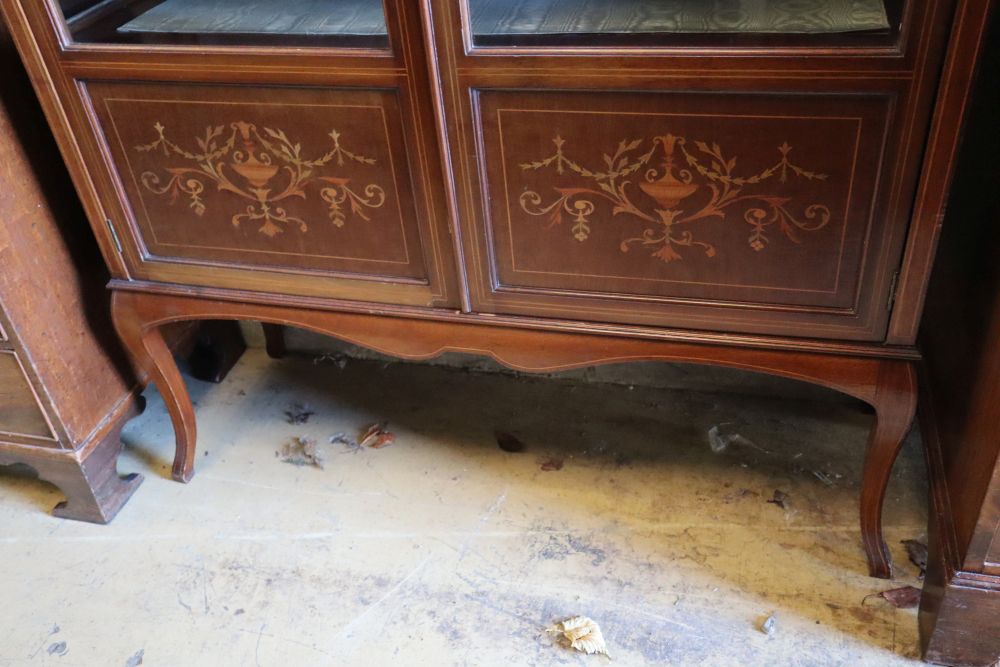 An Edwardian satinwood-inlaid mahogany display cabinet, width 121cm